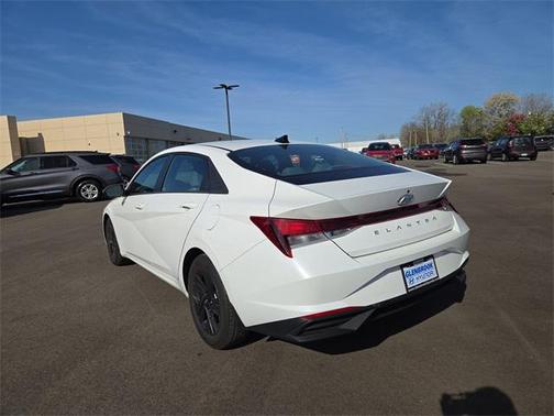 2022 Hyundai ELANTRA SEL