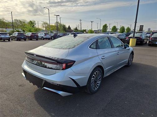 2025 Hyundai SONATA Hybrid Limited