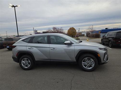 2026 Hyundai TUCSON SE