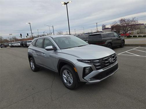 2026 Hyundai TUCSON SE