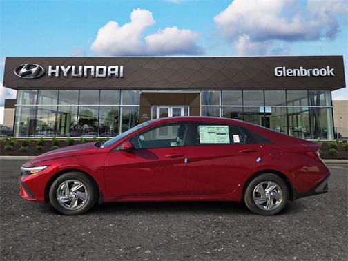 2025 Hyundai ELANTRA SE