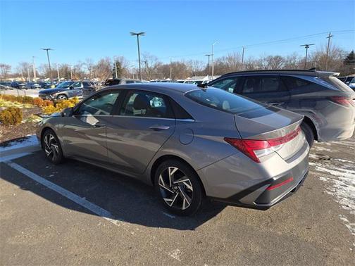 2024 Hyundai ELANTRA Limited