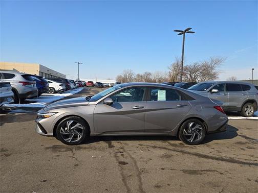 2024 Hyundai ELANTRA Limited