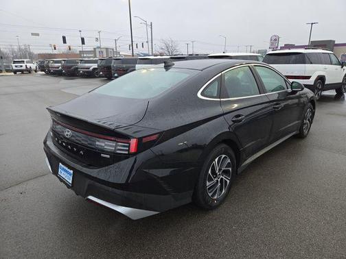 2026 Hyundai SONATA Hybrid Base