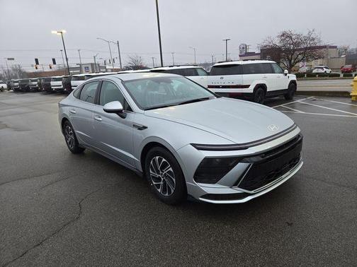 2026 Hyundai SONATA Hybrid Base