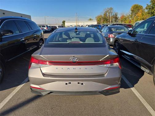 2022 Hyundai ELANTRA SEL