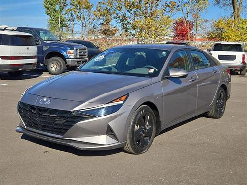 2022 Hyundai ELANTRA SEL