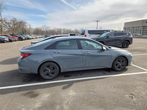 2022 Hyundai ELANTRA SEL