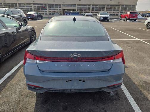 2022 Hyundai ELANTRA SEL