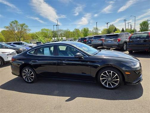 2022 Hyundai SONATA Limited