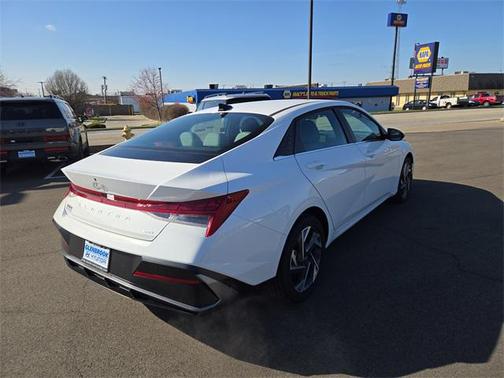 2025 Hyundai ELANTRA Limited