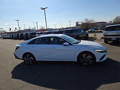 2025 Hyundai ELANTRA Limited