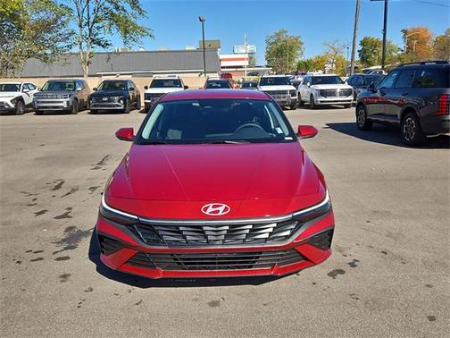 2025 Hyundai ELANTRA SE