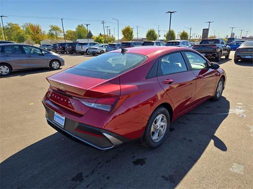 2025 Hyundai ELANTRA SE