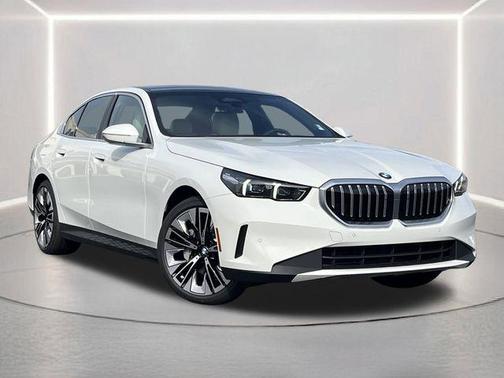 Alpine White 2026 BMW 530 530i