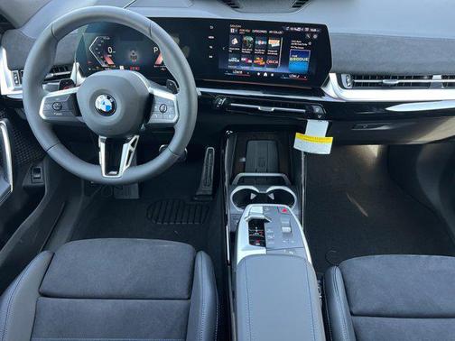 Cape York Green Metallic 2026 BMW X2 xDrive28i