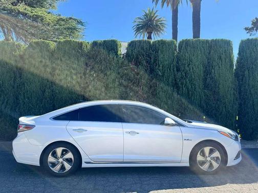 2016 Hyundai SONATA Hybrid Limited