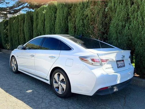 2016 Hyundai SONATA Hybrid Limited