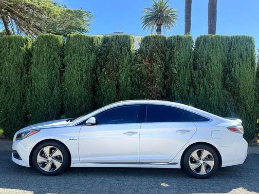 2016 Hyundai SONATA Hybrid Limited