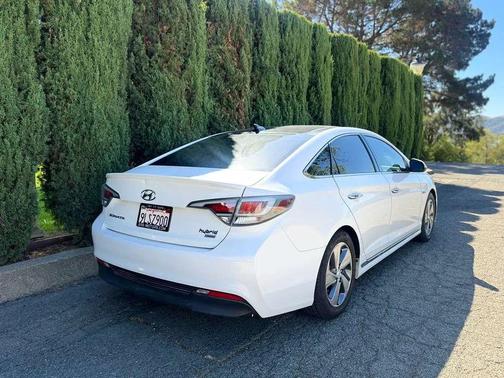 2016 Hyundai SONATA Hybrid Limited