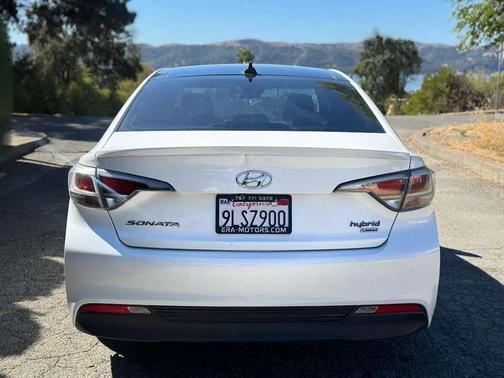 2016 Hyundai SONATA Hybrid Limited