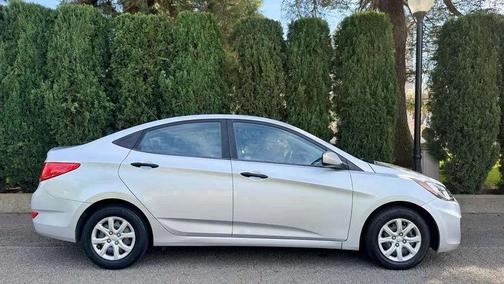 2012 Hyundai Accent SE