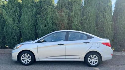 2012 Hyundai Accent SE