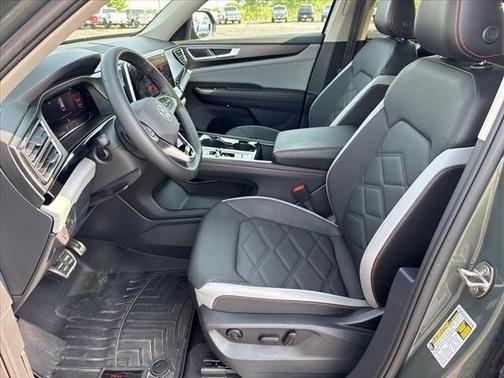 2024 Volkswagen Atlas 2.0T Peak Edition SE w/Technology
