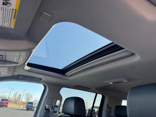 Silver Ice Metallic 2019 Chevrolet Suburban LT