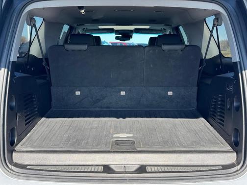 Silver Ice Metallic 2019 Chevrolet Suburban LT