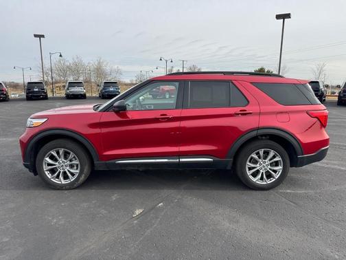 Rapid Red Metallic Tinted Clearcoat 2024 Ford Explorer XLT