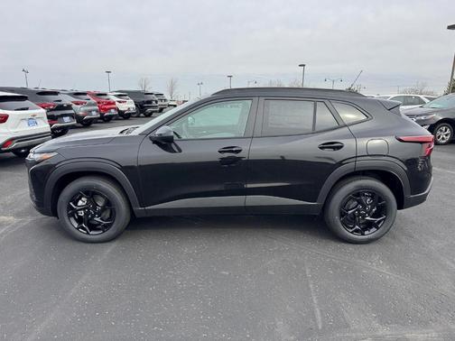 Mosaic Black Metallic 2026 Chevrolet Trax LT