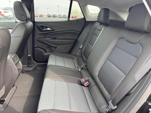 Mosaic Black Metallic 2026 Chevrolet Trax LT