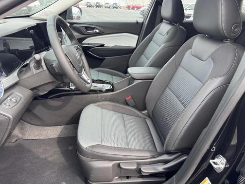 Mosaic Black Metallic 2026 Chevrolet Trax LT