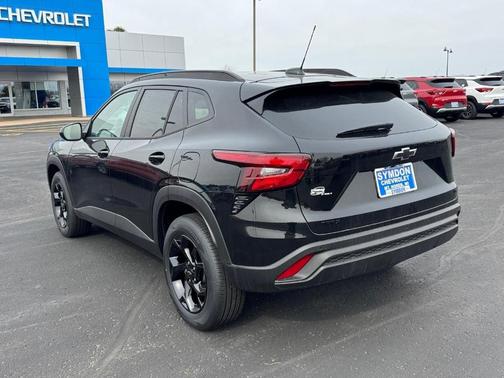 Mosaic Black Metallic 2026 Chevrolet Trax LT