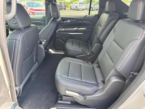 Sandstone Gray 2026 Chevrolet Traverse Z71