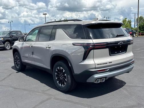 Sandstone Gray 2026 Chevrolet Traverse Z71