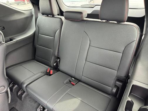 Mosaic Black Metallic 2026 Chevrolet Traverse Z71