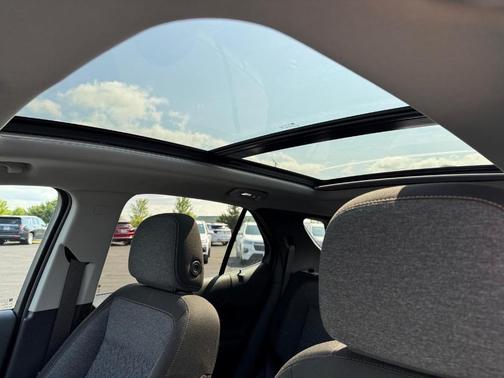 Iridescent Pearl Tricoat 2024 Chevrolet Equinox LT