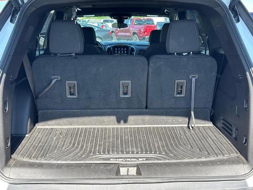 Summit White 2023 Chevrolet Traverse LT Cloth
