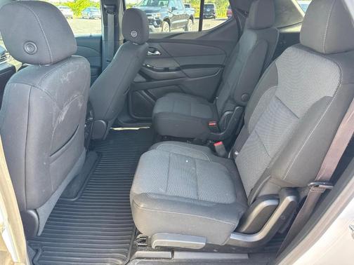 Summit White 2023 Chevrolet Traverse LT Cloth