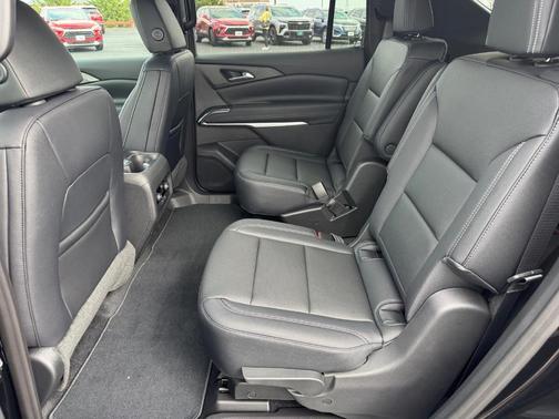 Mosaic Black Metallic 2026 Chevrolet Traverse LT