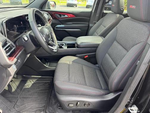 Mosaic Black Metallic 2024 Chevrolet Traverse Z71