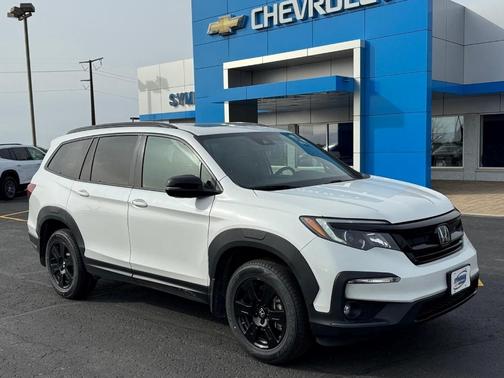 White 2022 Honda Pilot TrailSport