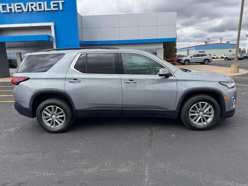 Sterling Gray Metallic 2023 Chevrolet Traverse LT Cloth