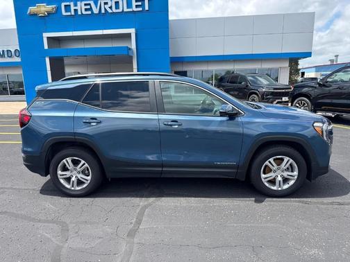 Metallic 2024 GMC Terrain SLE