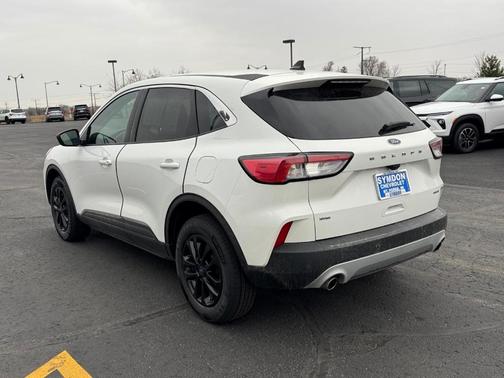 White 2022 Ford Escape SE