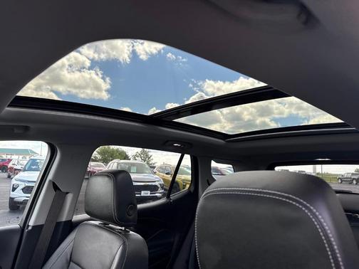 Summit White 2024 GMC Terrain SLT