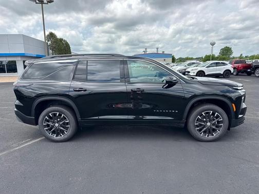 Mosaic Black Metallic 2026 Chevrolet Traverse LT