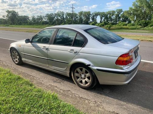 2004 BMW 325 i for sale in Kansas City, KS - image 16